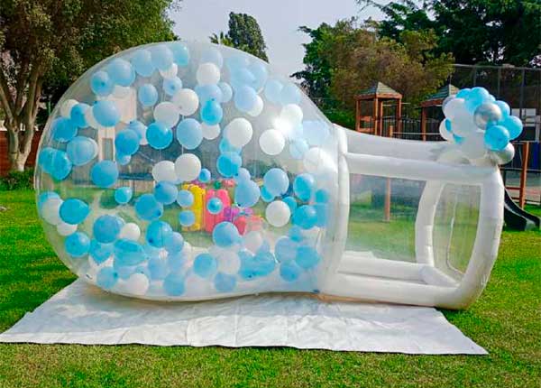 Burbuja House con globos en el interior básica