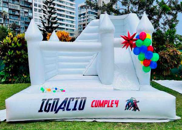 Castillo 3 en 1 con piscina de pelotas, área de saltarín y resbaladera básica