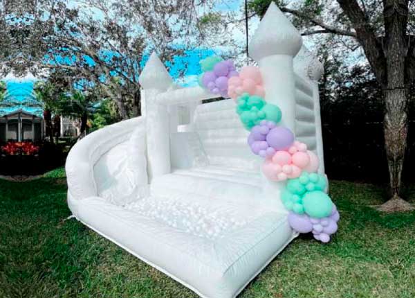 Fun castle con piscina de pelotas y resbaladera curva full